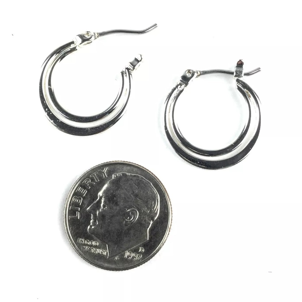 NEW LRL Womens Silver Tone Small Hoop Earrings - Picture 2 of 4